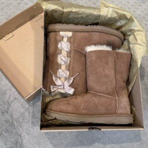 UGG Australia Pala Boots Kids  Big Girls Sz 4  ( EU 36) ( Chestnut with Ribbon)